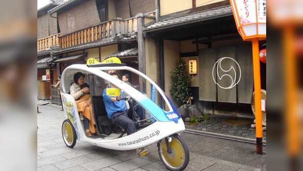 Velotaxi-Japan ist mit insgesamt 130 Fahrradrikschas in 25 Städten vertreten – und somit einer der wichtigsten Kunden des Berliner Velotaxi-Machers Veloform.