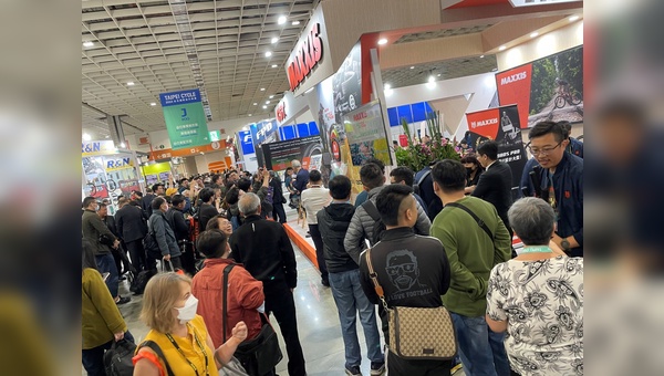 Die Taipei Cycle Show war gut besucht. Zeitweise gab es bei besonderen Aktionen an den Ständen auch größere Menschenansammlungen.