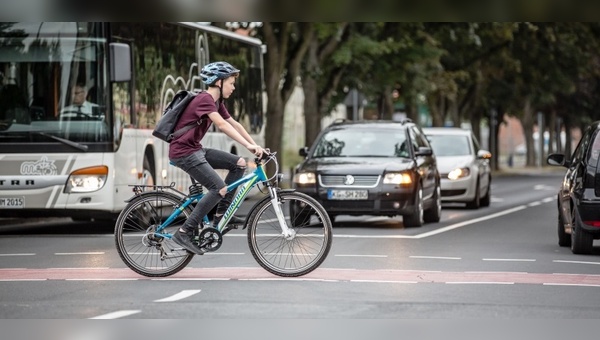 Kinder müssen mit Sicherheit Rad fahren - auch in der Stadt