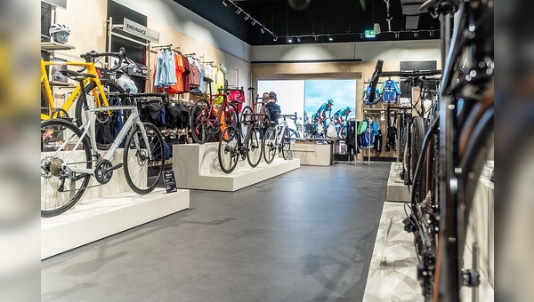 Foto: Decathlon Schweiz - Das Thema Radsport wird in der neuen Schweizer Filiale groß geschrieben. 
