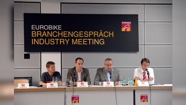 Die ernsten Gesichter täuschen über die wahre Stimmung in der Fahrradbranche hinweg: v.l. Klaus Wellmann, Mathias Seidler, Christoph Goebel und  Andreas Lübeck