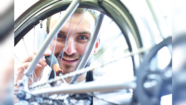 Viele Menschen würden durchaus gerne im Fahrradhandel arbeiten, werden aber von den nied­rigen Gehaltsaussichten abgeschreckt.