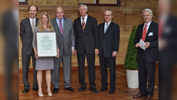 v.l.: Martin Oldeland (Mitglied des Vorstands von B.A.U.M. e.v.), Dr. Antje von Dewitz (Geschäftsführerin VAUDE), Peter Altmaier (Bundesumweltminister), Prof. Dr. Maximilian Gege (Vorstand von B.A.U.M. e.v.),