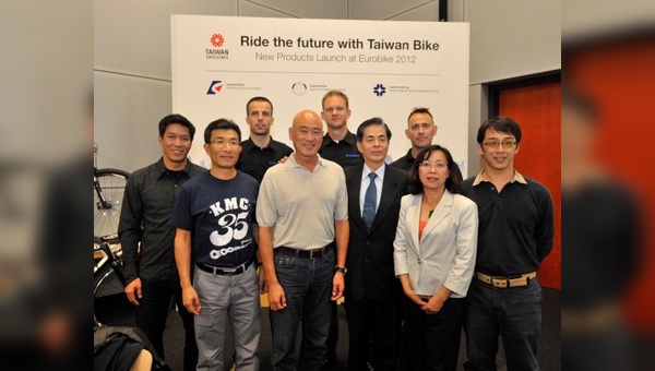 Präsentierten auf der Eurobike die Taiwanischen Fahrradindustrie - Antony Lo (Mitte) mit weiteren Sprechern der Präsentation