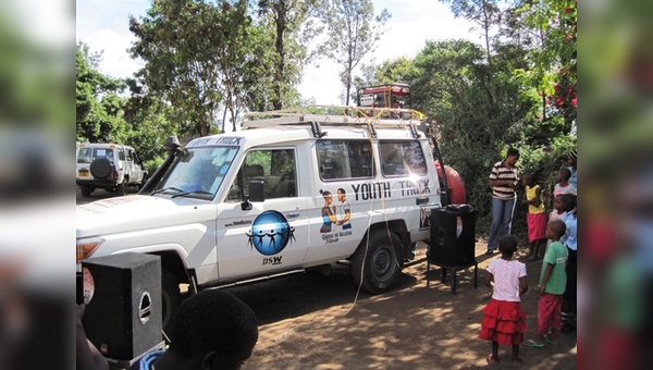Garantie-Dienstleister aus Hannover fördert Youth-Truck in Tansania.