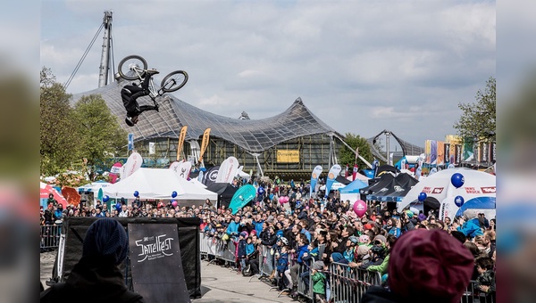 Showeinlagen auf dem Sattelfest lockten Besucher an.