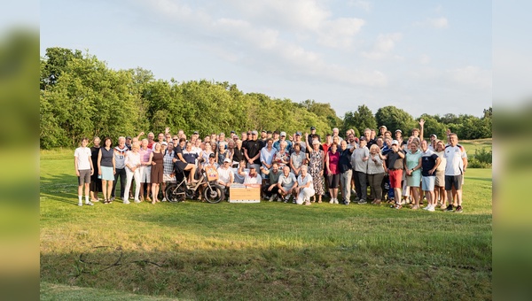 Foto: my Boo/Küstenrad - 120 Teilnehmerinnen und Teilnehmer beim Golfturnier