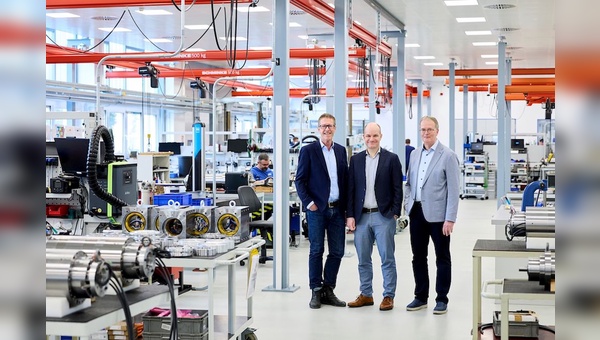 Foto: GMN - v.l.  Michael Lösch, geschäftsführender Gesellschafter, Dr. Jens Falker, seit 1. April Geschäftsführer, und sein Vorgänger Dr. Edgar Verlemann .