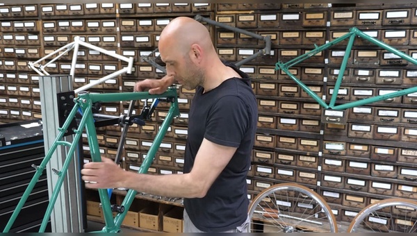Vom nackten Rahmen zum fertigen Fahrrad
