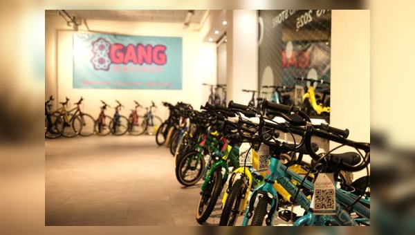 Foto: Coolmobility - Erste Brandstore für ACADEMY geht in Frankfurt an den Start.