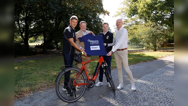Foto: Oliver Vosshage - v. l. Christian Prokop (Recken), Patrick Döring (Wertgarantie Group), Eike Korsen (Recken) und Sören Hirsch (Linexo by Wertgarantie),