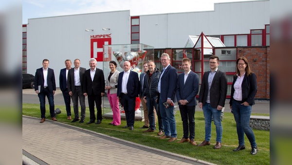 Foto von links nach rechts: Jan Kipp-Fröleke, Christof Rasche, Jens Stahlschmidt, Prof. Dr. Andreas Pinkwart, Mayela Hiltenkamp, Ralf Humpert, Patrick Wessel, Thaddäus Rohrer, Andreas Kerschl, Fabian Flecke, Thomas Malek, Jennifer Schmitte