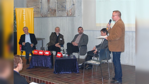 Dr.Holger Brackemann, Dietrich Sudikatis, Kurt Schär, Dirk Zedler und Moderator Reiner Kolberg Description