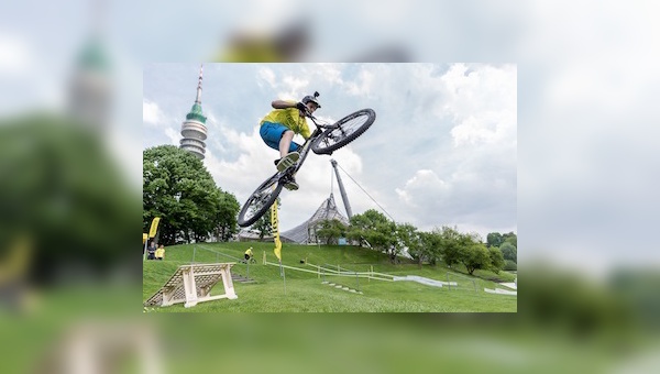 Biken unter dem Olympiaturm