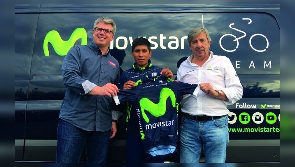 Christian Rothe, Mitglied der Geschäftsführung ABUS Gruppe, Nairo Quintana, Fahrer Movistar Team und Eusebio Unzué, General Manager Movistar Team. (v.l.n.r.)