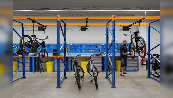 Blick in einen Service Hub von VanMoof