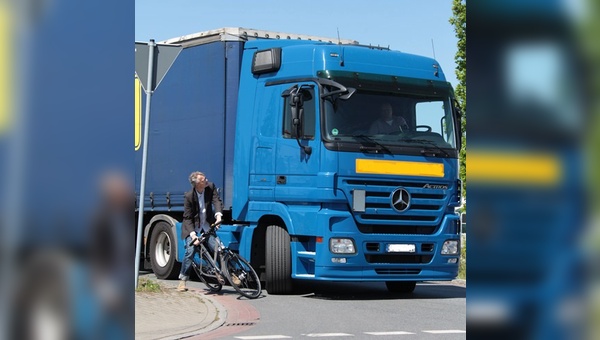 Abbiegeunfälle sind für Radfahrer besonders gefährlich.