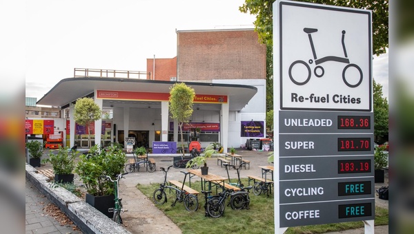 Eine baufällige Tankstelle in London im Zeichen des Wandels