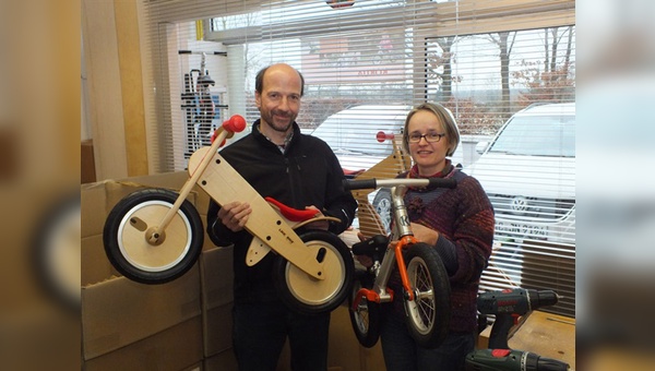 Inspiriert von Karl von Drais haben Rolf und Beate Mertens 1997 ein Laufrad für ihren Sohn entwickelt und damit die Keimzelle für die Marke Like a Bike geschaffen.