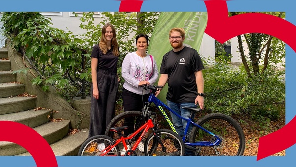 Die SOS-Kinderdorf e.V. Vertreterin Annett Geßler (Mitte) hat sich mit BusinessBike Sustainability Manager Jean-Marc Dupont (rechts) und BusinessBike PR & Communications Manager Dina Abel (links) zur Spendenübergabe in München getroffen.