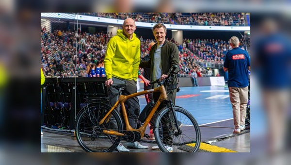 Start fürs Dienstrad-Leasing: Sören Hirsch (l.) und Eike Korsen (r.) , Bild: Jan Günther, DIE RECKEN