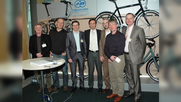 Präsentierten die neue Ligaplus: Fahrradhändler Karl Gerdes, Stefan Stiener (Velotraum), Heiko Müller (Riese und Müller), Andreas Lübeck, Ulf Blume, Jochen Kleinebenne (Patria), Andreas Gehlen (Zwei plus zwei)