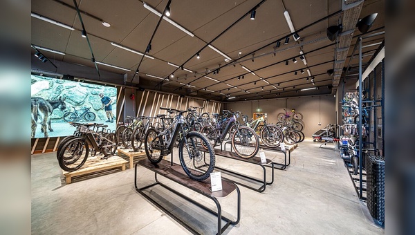 Neuer Bike-Shop von Intersport Führer vor den Toren Wiens