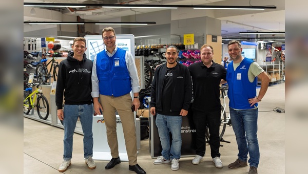 Foto: Decathlon Deutschland - In Nürnberg wurde die neue Kooperation mit Deutsche Dienstrad soeben gestartet. 