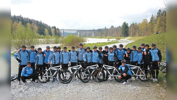 Der TSV 1860 München fährt künftig auf Additive Bikes ab.