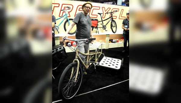 Used-Frontmann Bob Giddens freut sich schon auf die neuen Modelle von Xtracycle.