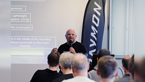 Jürgen Haumon bei der Händlerschulung zu Panasonic-Antrieben im Rahmen der Raymon Tech Days.