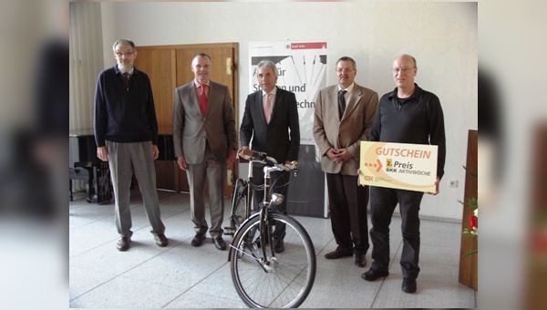 Preisübergabe mit Oberbürgermeister Jürgen Roters, Andreas Gehlen und dem Gewinner Klaus Hoffmann