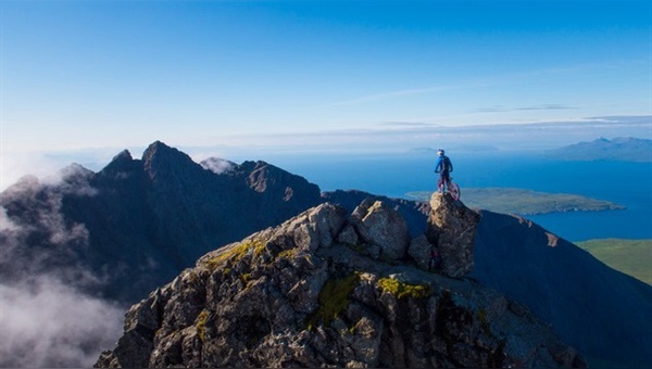 Danny MacAskill - diesmal auf einem Fully in Action