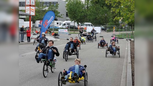 Viel Verkehr auf der Outdoor-Teststrecke - auch wenn der Wettergott den Spezialradlern nicht wohlgesonnen war