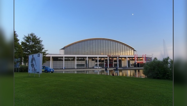 Die Rothaushalle A1 auf dem Messegelände in Friedrichshafen.