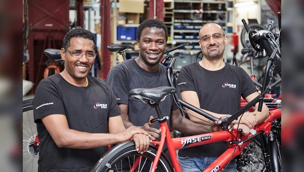 Ayneta Wederfiel, Sadou Barry und Ali Imani bei Hase Bikes