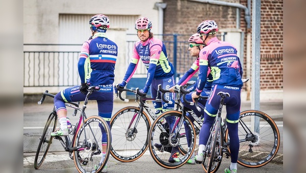 Als bisher einziges Profi-Team der höchsten Liga schickte das Team Lampre-Merida all seine Fahrer mit Scheibenbremsen in den Frühjahrsklassiker Paris-Roubaix. Drei Tage nach diesem Rennen wurde der Testbetrieb durch die UCI ausgesetzt.