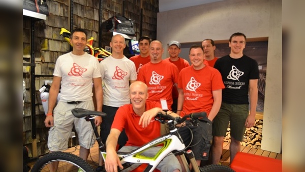 Das Alpha-Bikes-Team um Geschäftsführer Daiel Ciasto (2.v.l.)