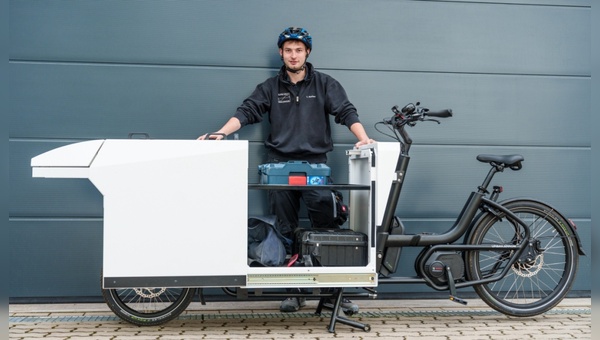 Der Stuttgarter Elektriker Brodbeck nutzt die Möglichkeiten eines E-Lastenrades aus.
