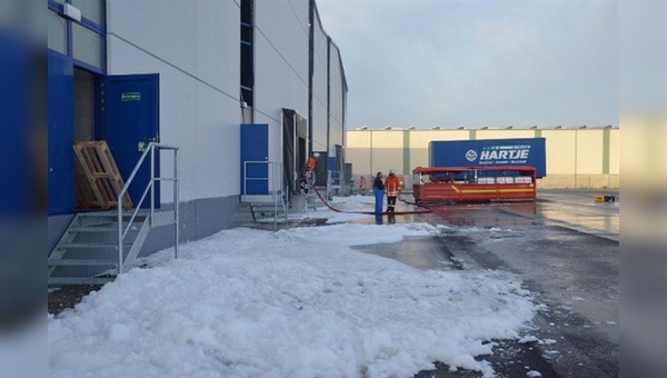 Von außen sind die Schäden an den  Lagerhallen kaum zu sehen