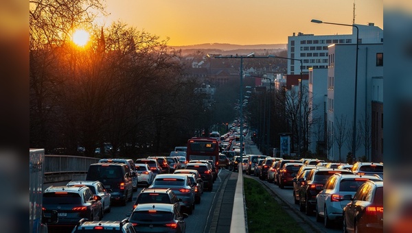 Foto: Pixabay - ein gewohntes Bild im Berufsverkehr auf Deutschlands Straßen