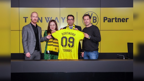 V.l.n.r.: Benedikt Scholz (Direktor Internationalisierung & Commercial Partnerships bei Borussia Dortmund) Viola Li (Assistentin der Geschäftsführung bei Tenways) Amir Fazeli (General Manager bei Tenways) Lars Ricken (BVB Legende und Leiter Nachwuchsleistungszentrum bei Borussia Dortmund)