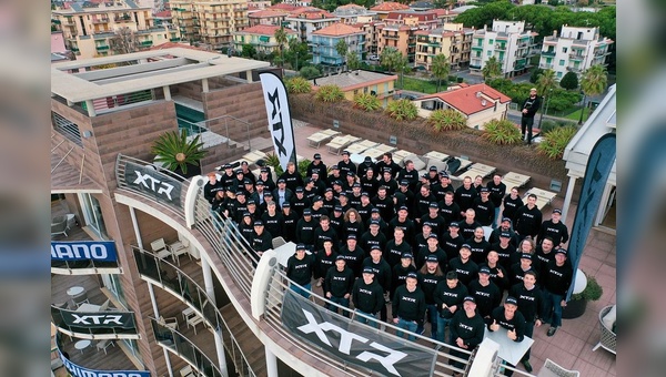 Foto: Paul Lange & Co - Händlergruppe beim testcamp in Finale Ligure