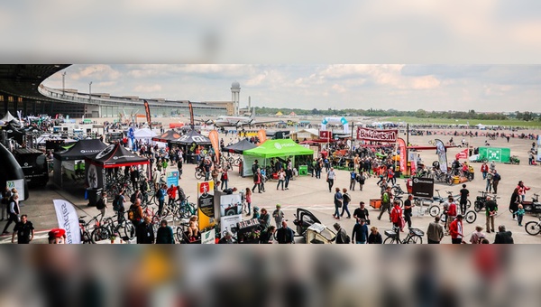 Mit dem weitläufigen Vorfeld war der Flughafen Tempelhof wieder das ideale Umfeld für die Velo Berlin.