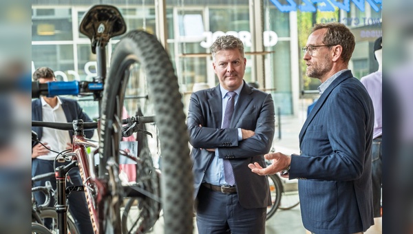 Foto: JobRad - MdEp Andreas Schwab (links) mit Ulrich Prediger
