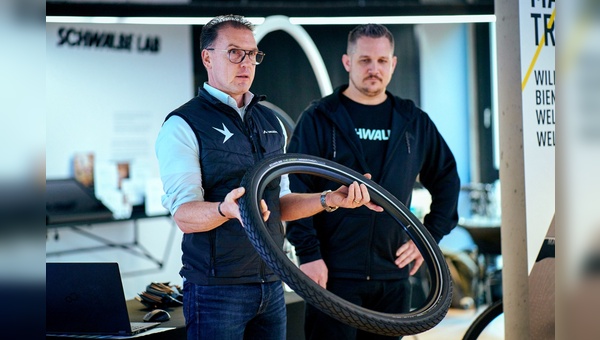 Foto: Schwalbe - Der Reifenhersteller lädt zusammen mit Rohloff, DT Swiss, Ergotec, Supernova und Magura wieder zu den DealerTech-Schulungen ein. 