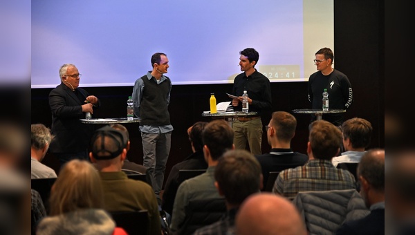 Die Podiumsdiskussion führte Christian Rocha (2. von rechts) mit (von links) Beat Zaugg, Urs Keller und Matthias Klopfenstein.