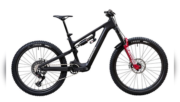 Foto: Transalpes - E-MTB E3 - kaum von einem unmotorisierten Modell zu unterscheiden .