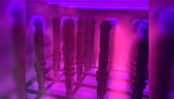 Foto: Fraunhofer IST - Komponenten für hochpräzise Fahrradgetriebe werden mittels COAD®-Prozess im Plasma beschichtet