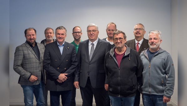 Neuer Vorstand (v.l.n.r. Marcus Büttner, Michael Groß, Frank Drescher, Timo Schriegel, Franz-Josef Feldkämper, Hermann Scharlau, Werner Metzger, Günter Schweiger, Oliver Claus – auf dem Foto fehlend: Marco Brust und Günter Staß)